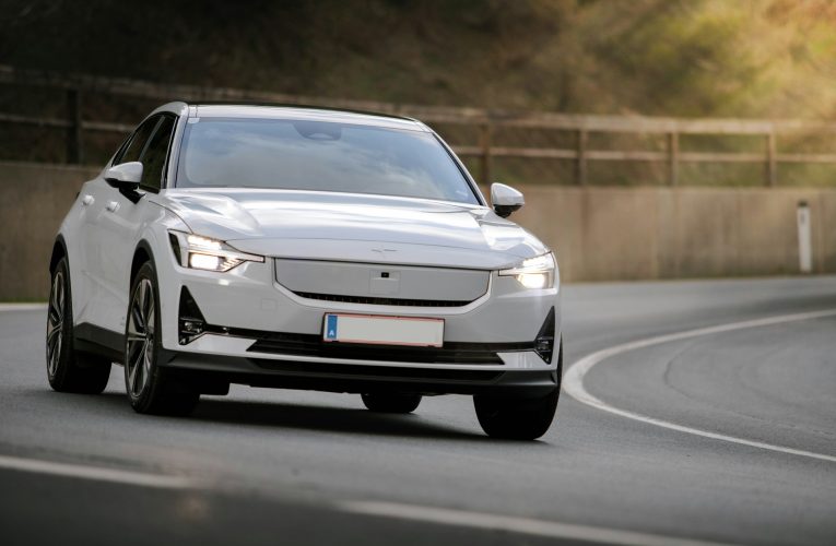 Isenção e descontos no IPVA para carros elétricos e híbridos variam entre estados brasileiros